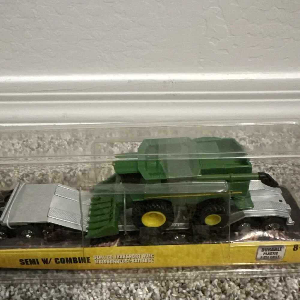 Ertl 35744 1:64 Scale Diecast John Deere Hauler Semi Truck w/Tractors on Trailer